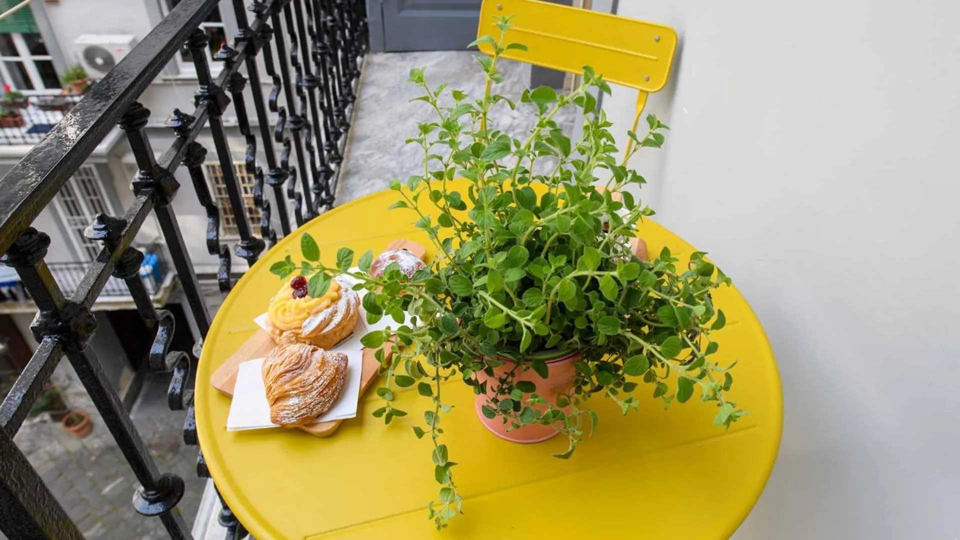 Casa Bianca Apartments Naples Italy