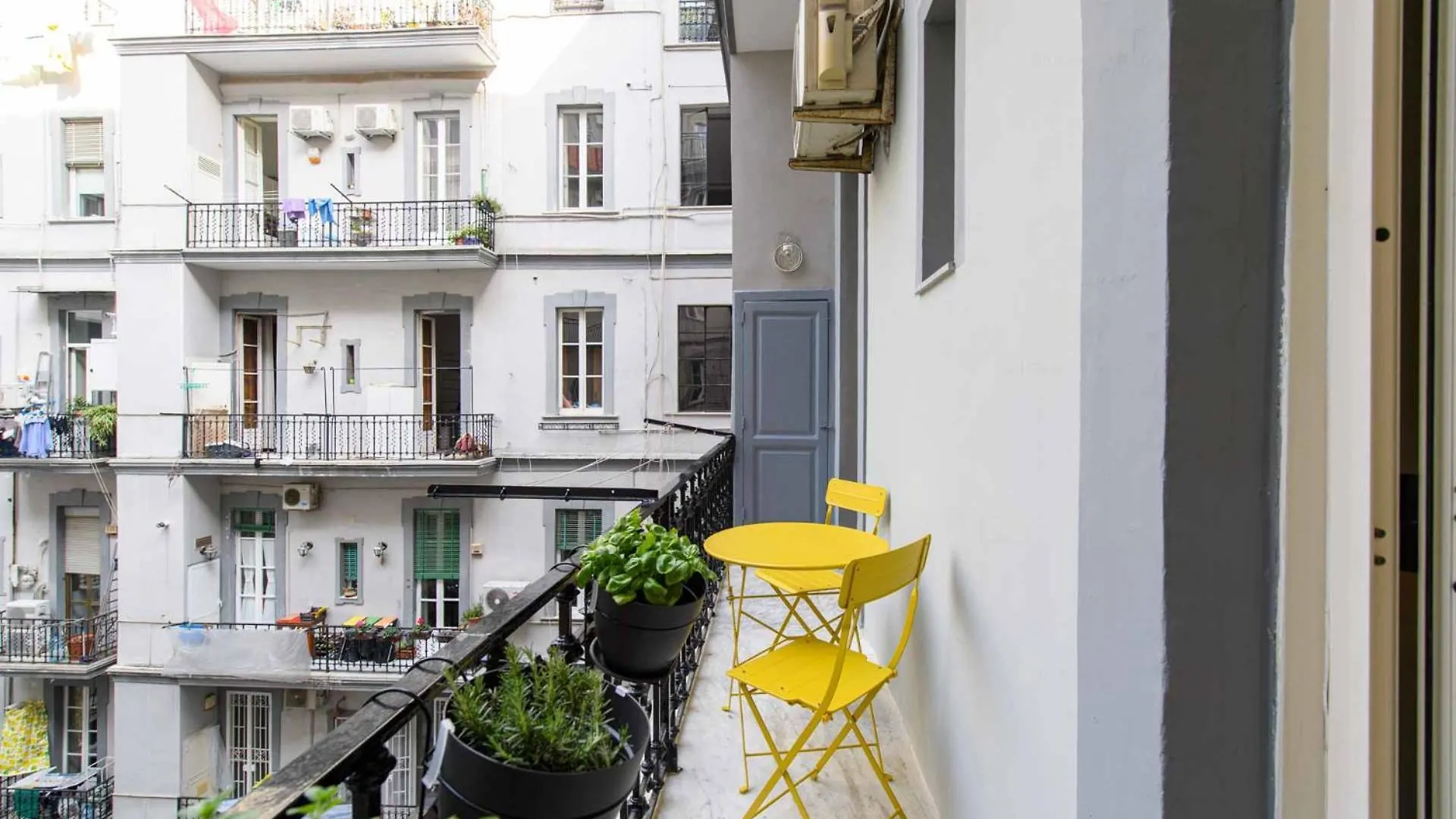 Casa Bianca Apartments Naples